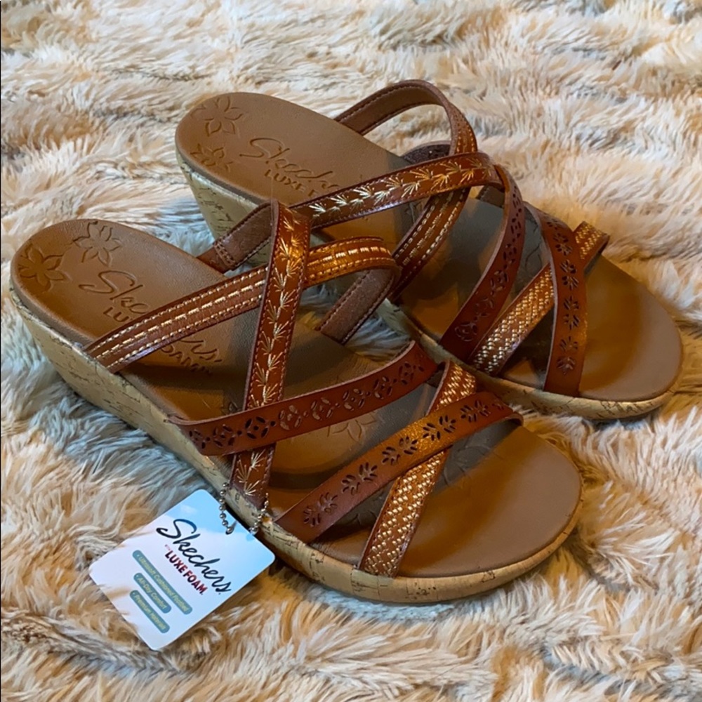 Skechers NWT brown strappy sandals✨